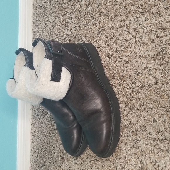 Timberland Booties With Fleece detail SZ 7